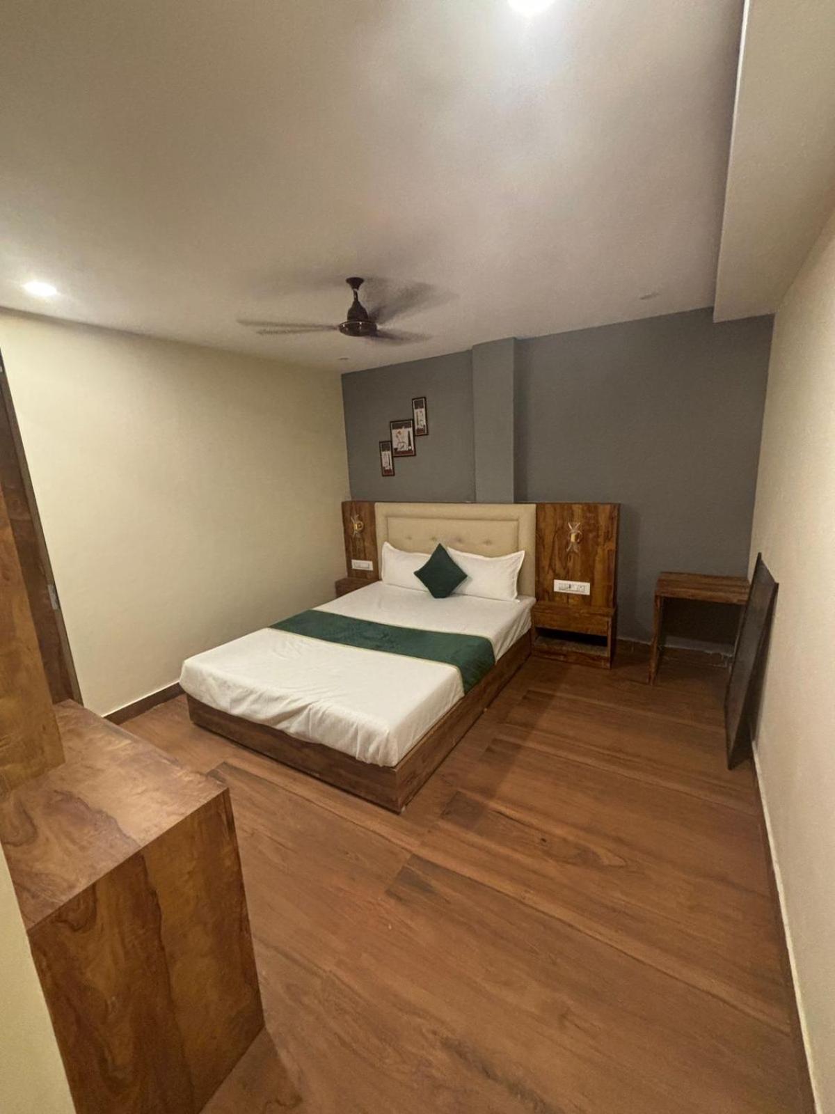 Hotel Z-A-R-A Park Goregaon West Bombaj Zewnętrze zdjęcie