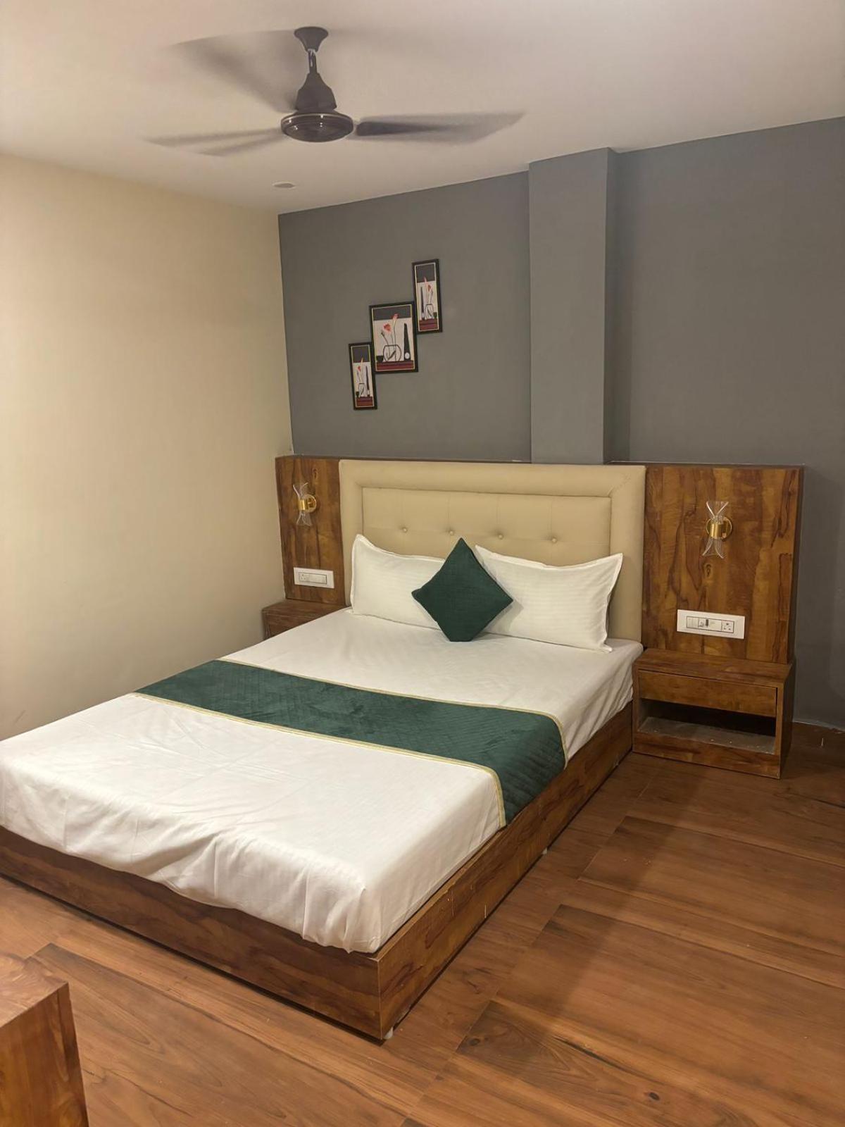Hotel Z-A-R-A Park Goregaon West Bombaj Zewnętrze zdjęcie